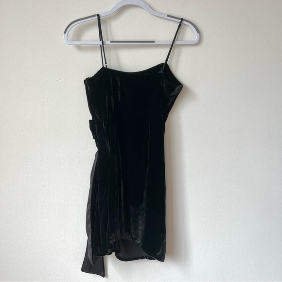 Cinq á Sept Kiki Knotted Velvet Black Mini Dress - Picture 7 of 10